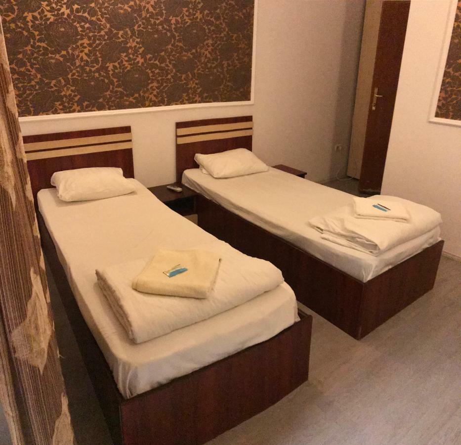 Hotel Cosmin Arad Esterno foto